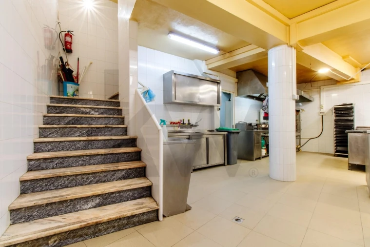 Negócio para Venda em Fanhões Foto 43