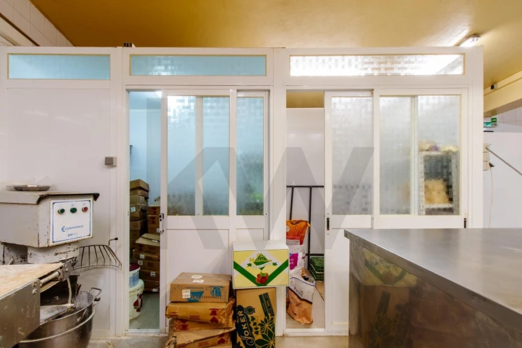 Negócio para Venda em Fanhões Foto 33