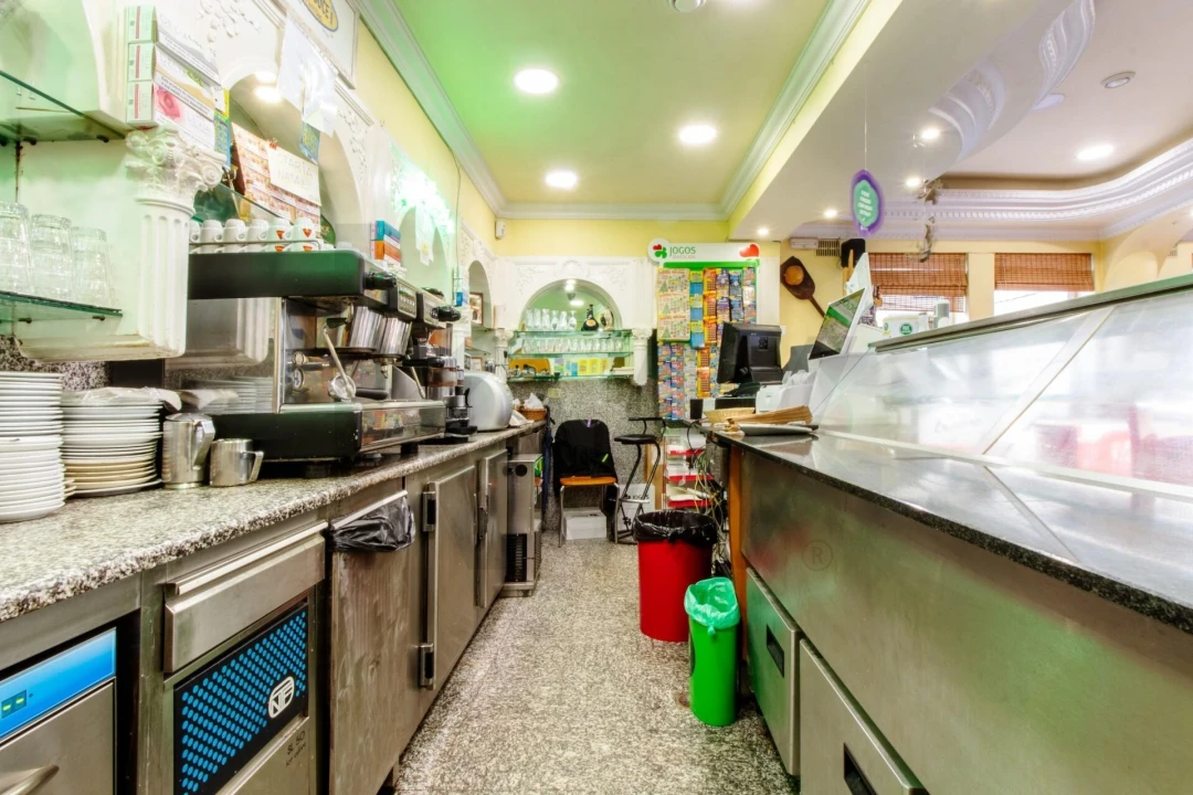 Negócio para Venda em Fanhões Foto 17