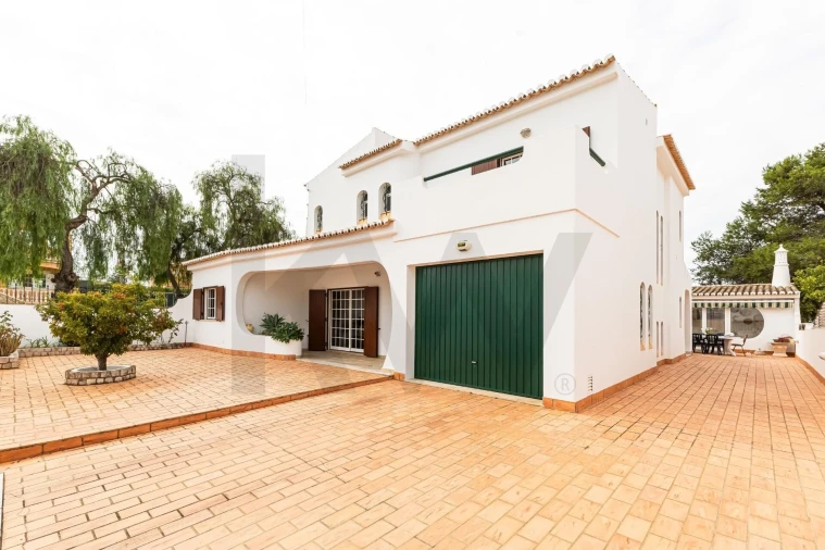 Moradia T4 para Venda em Alvor Foto 2