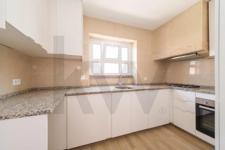 Apartamento T2 para Arrendamento em Alvalade Foto 7