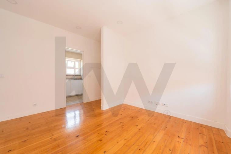 Apartamento T2 para Arrendamento em Alvalade Foto 2