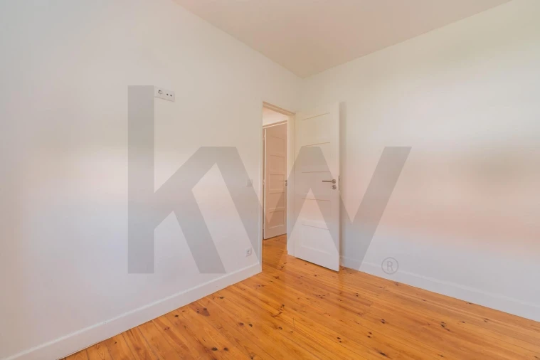 Apartamento T2 para Arrendamento em Alvalade Foto 17