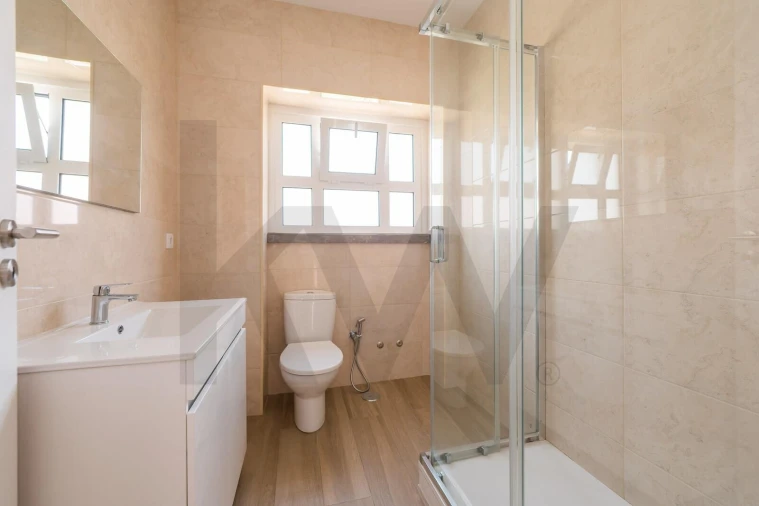 Apartamento T2 para Arrendamento em Alvalade Foto 25