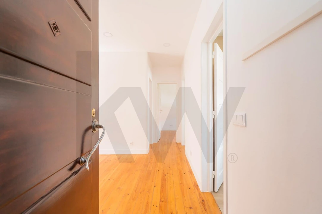 Apartamento T2 para Arrendamento em Alvalade Foto 1