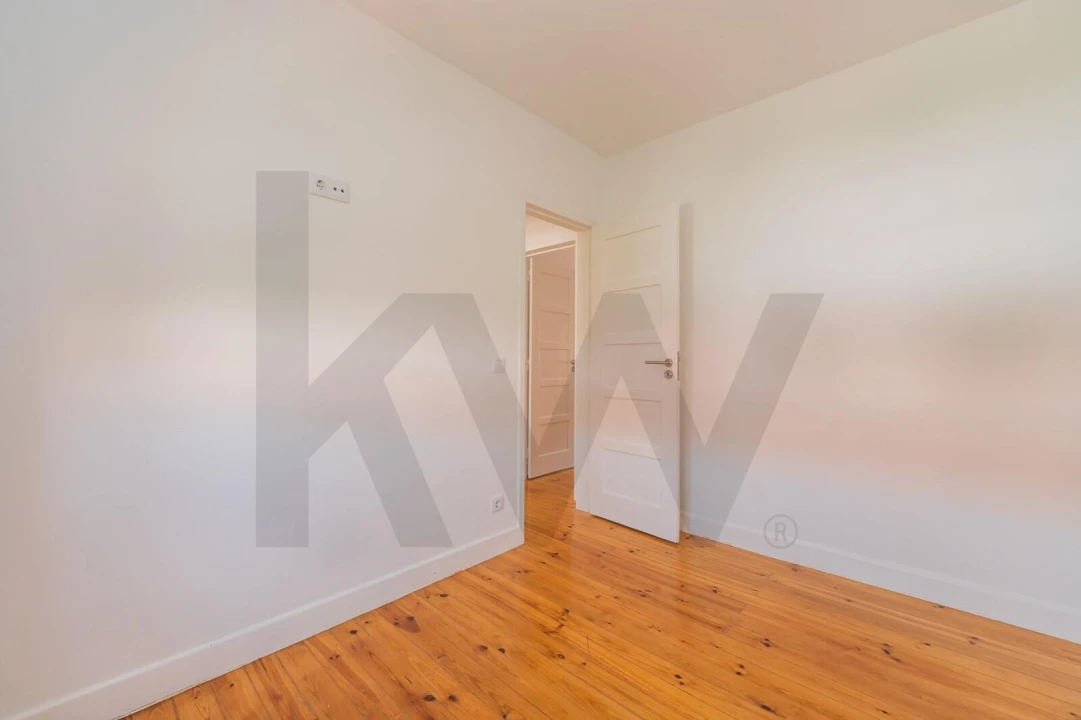 Apartamento T2 para Arrendamento em Alvalade Foto 17