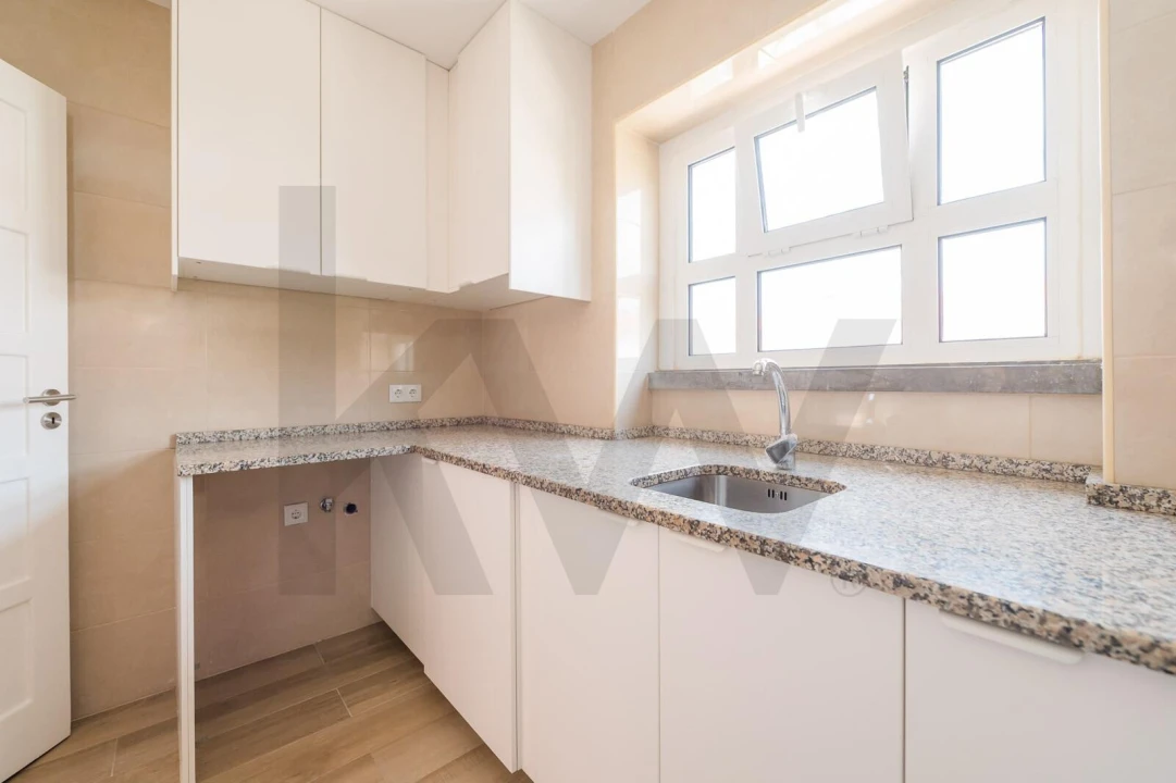 Apartamento T2 para Arrendamento em Alvalade Foto 11