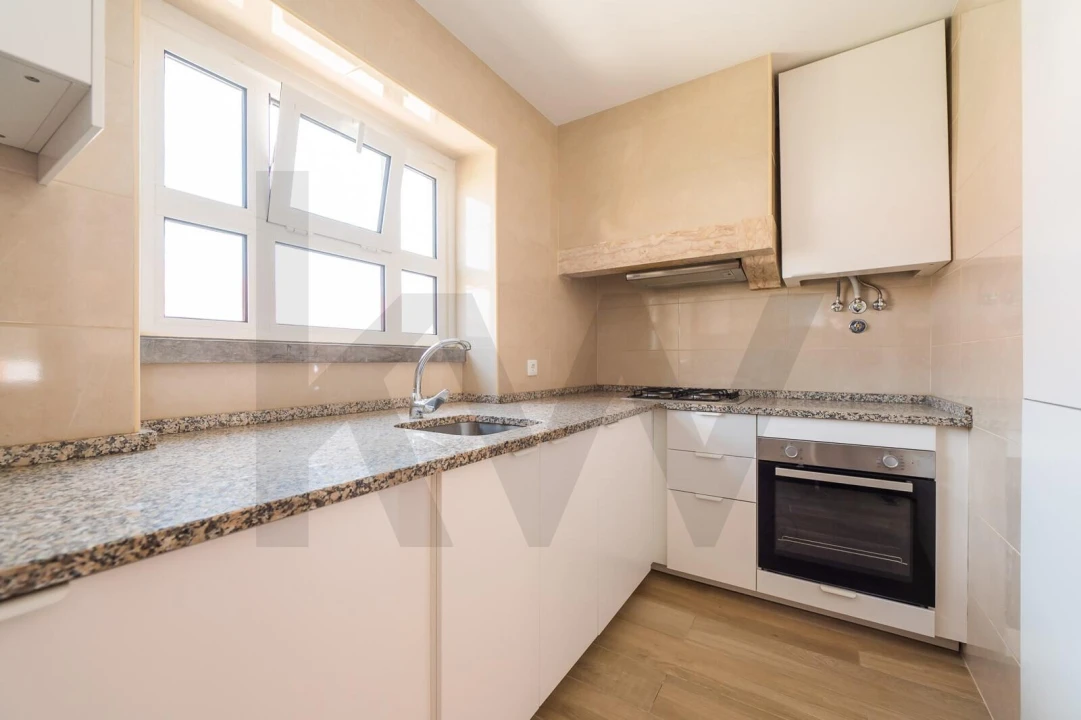 Apartamento T2 para Arrendamento em Alvalade Foto 8