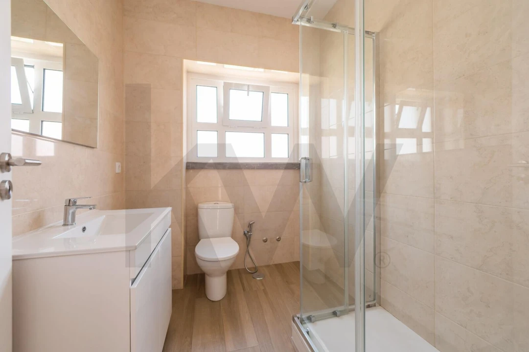 Apartamento T2 para Arrendamento em Alvalade Foto 25