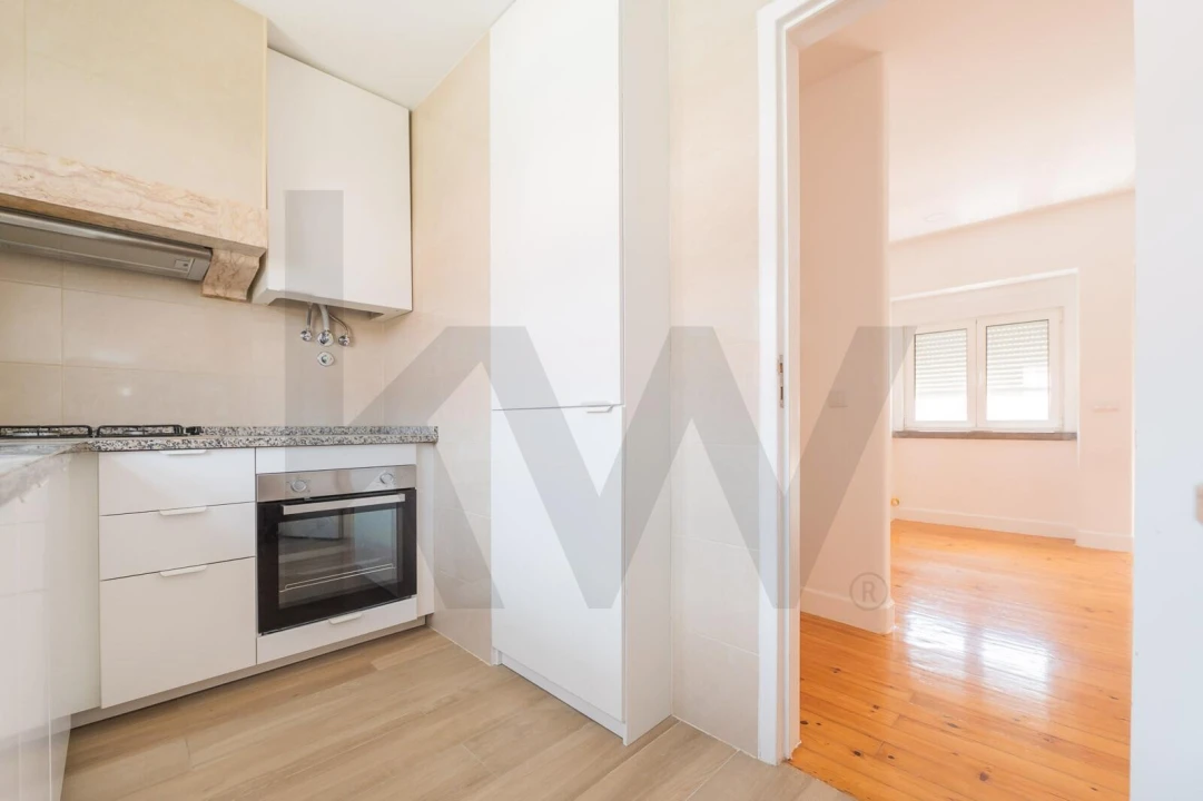 Apartamento T2 para Arrendamento em Alvalade Foto 9