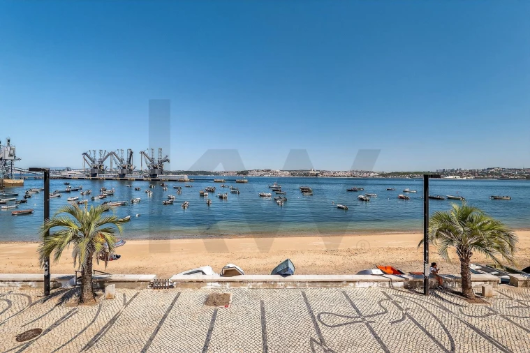 Moradia T5 para Venda em Caparica e Trafaria Foto 24