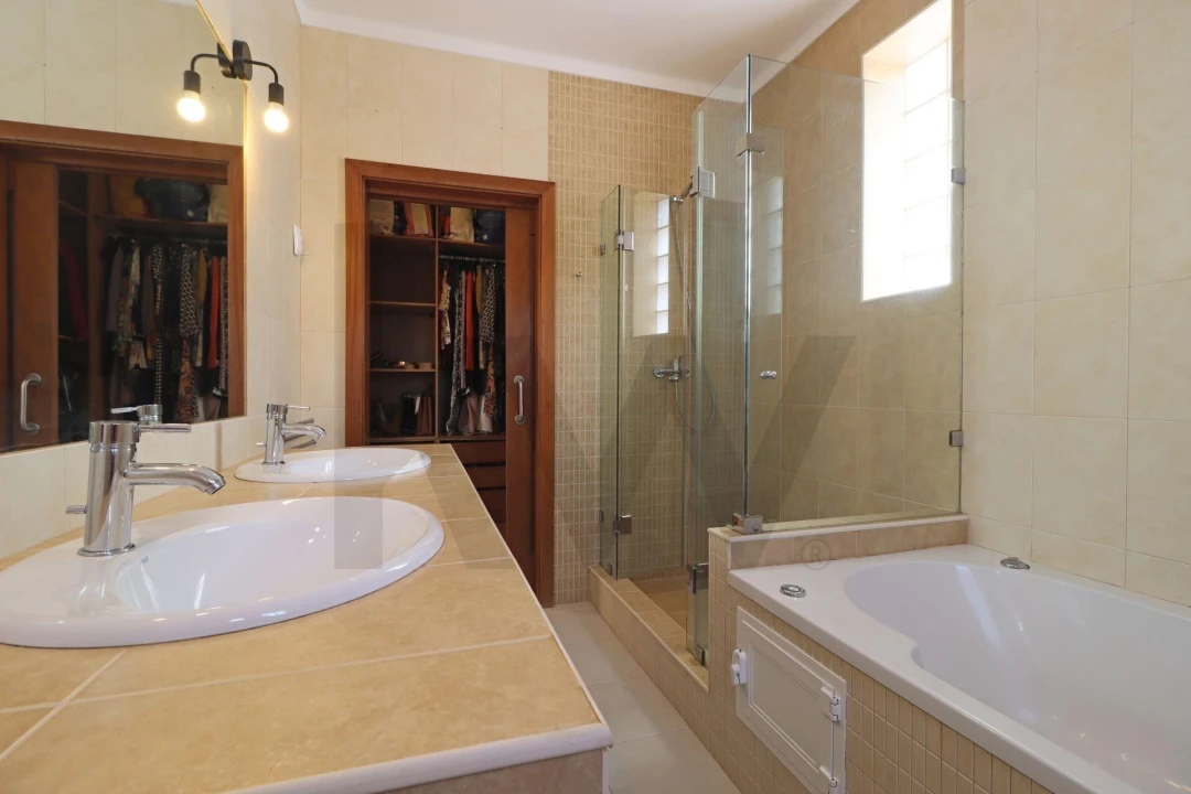 Moradia T5 para Venda em Moçarria Foto 31