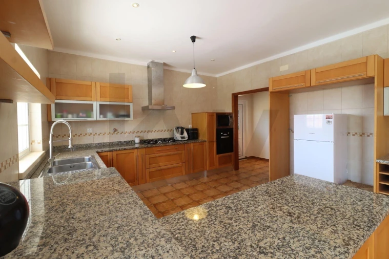 Moradia T5 para Venda em Moçarria Foto 8