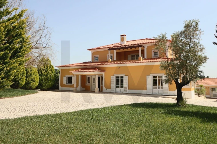 Moradia T5 para Venda em Moçarria Foto 4