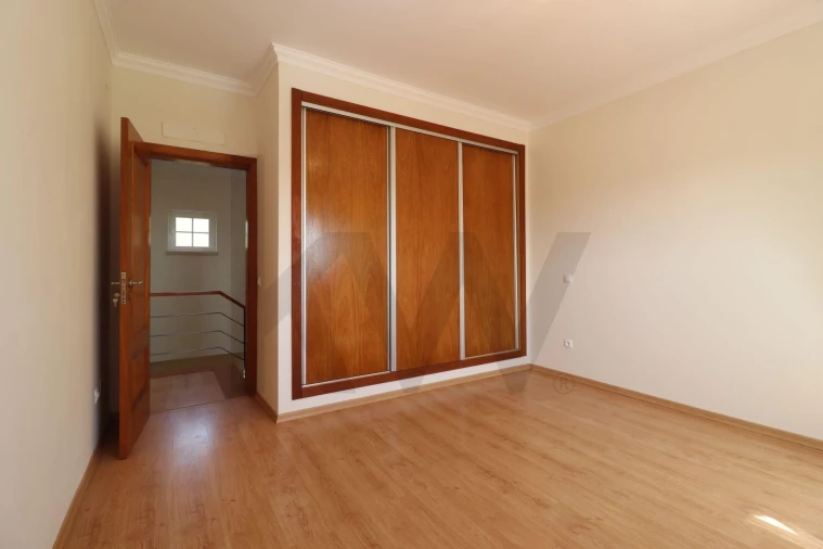 Moradia T5 para Venda em Moçarria Foto 30