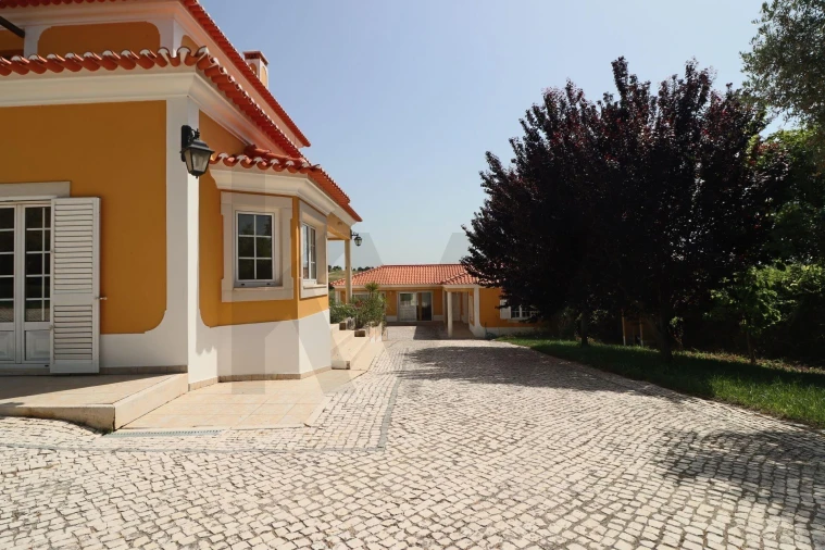 Moradia T5 para Venda em Moçarria Foto 43