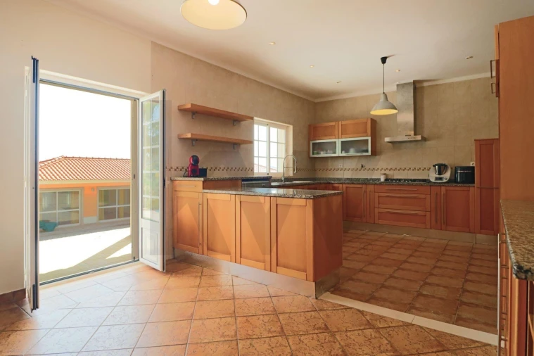 Moradia T5 para Venda em Moçarria Foto 11