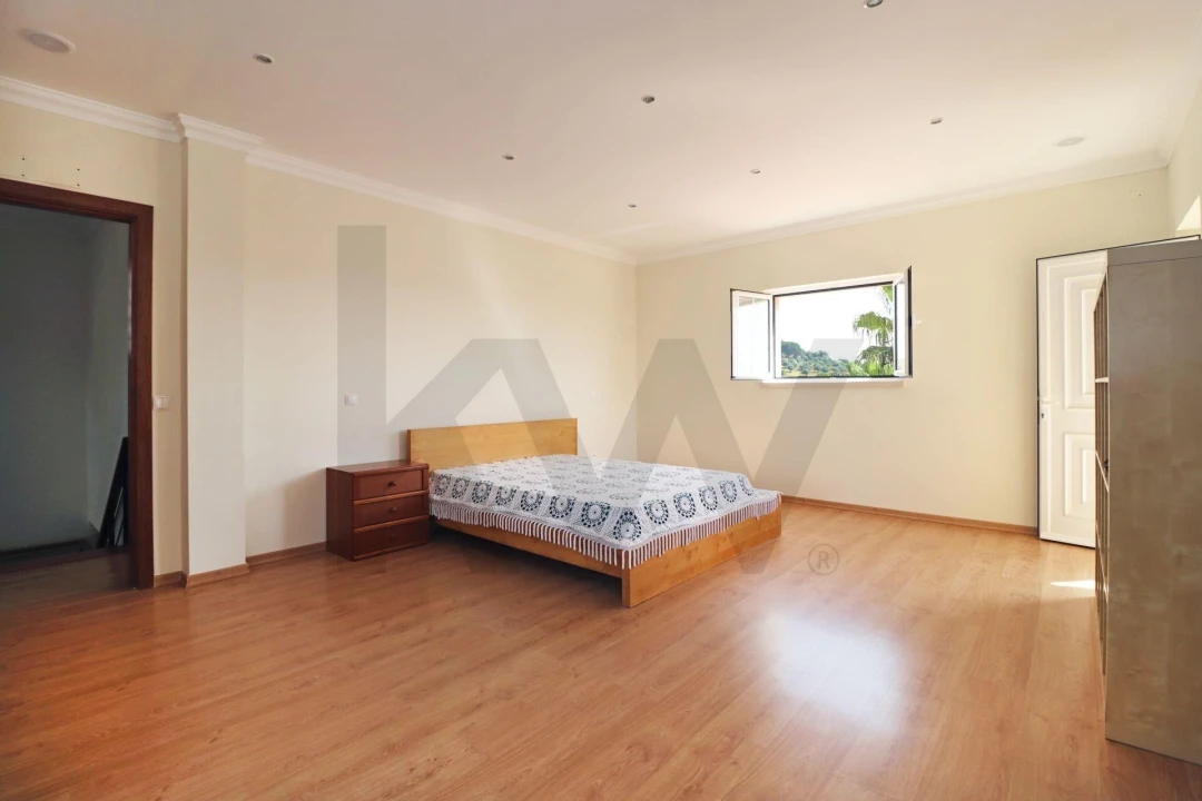 Moradia T5 para Venda em Moçarria Foto 33