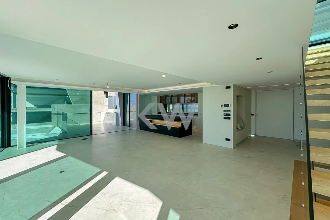 Moradia T4 para Venda em Funchal (Santa Maria Maior) Foto 6