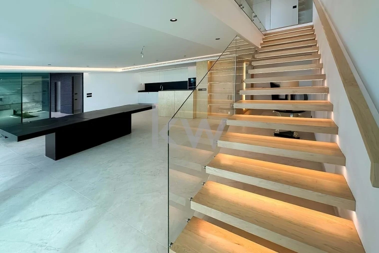 Moradia T4 para Venda em Funchal (Santa Maria Maior) Foto 12