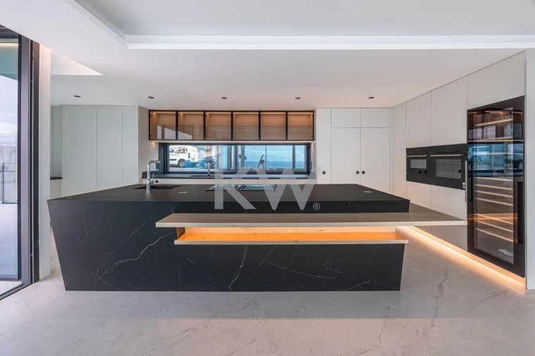 Moradia T4 para Venda em Funchal (Santa Maria Maior) Foto 8