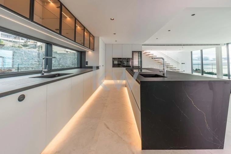 Moradia T4 para Venda em Funchal (Santa Maria Maior) Foto 10