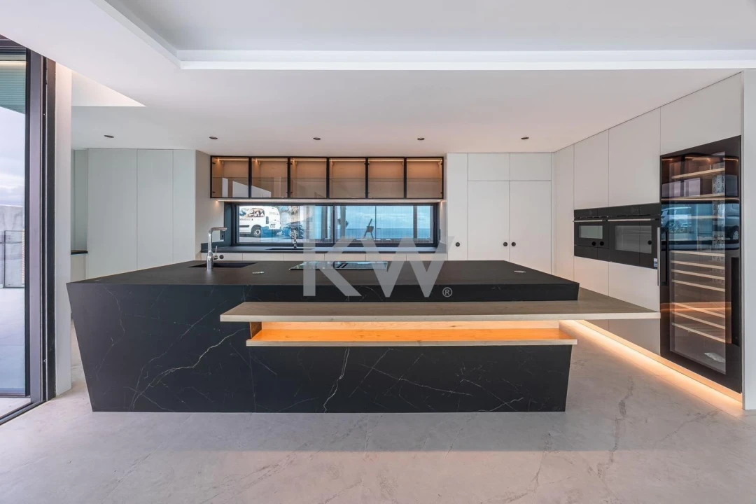 Moradia T4 para Venda em Funchal (Santa Maria Maior) Foto 8