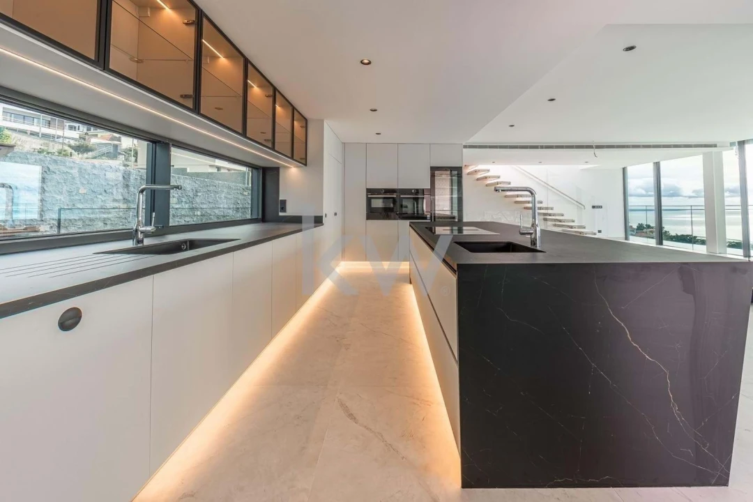 Moradia T4 para Venda em Funchal (Santa Maria Maior) Foto 10