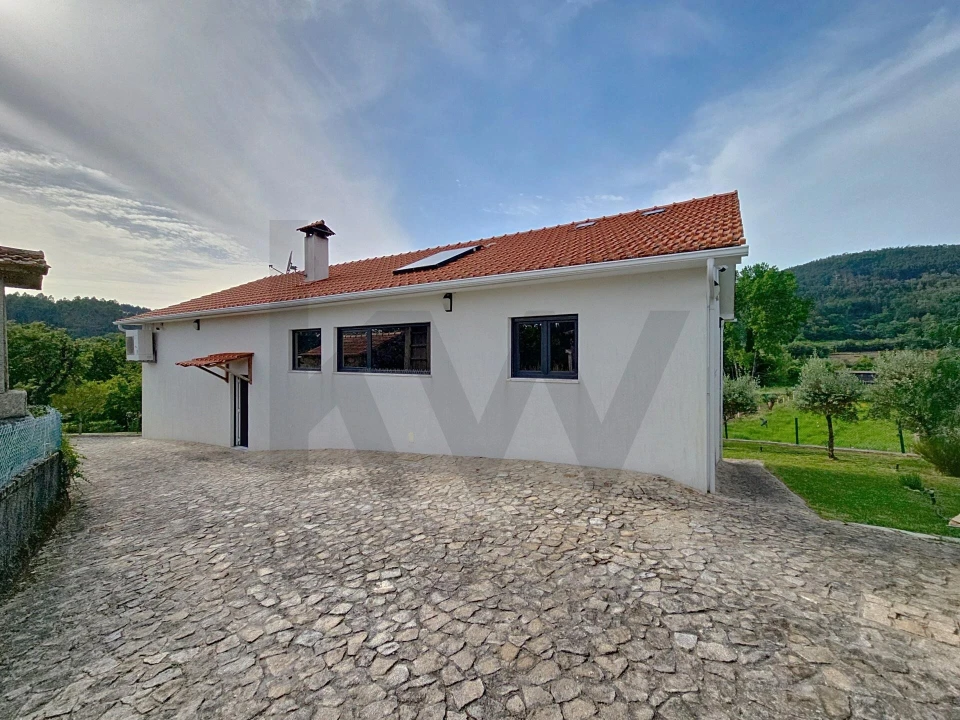 Moradia T3 para Venda em Recardães e Espinhel Foto 9