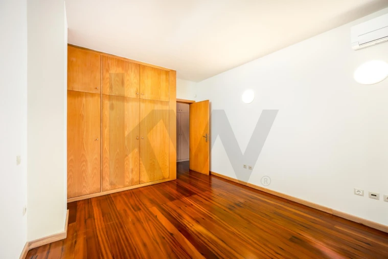 Moradia T5 para Venda em Campo e Sobrado Foto 30