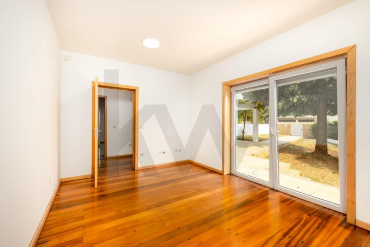 Moradia T5 para Venda em Campo e Sobrado Foto 17