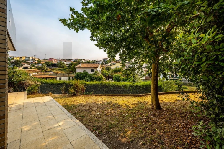 Moradia T5 para Venda em Campo e Sobrado Foto 7