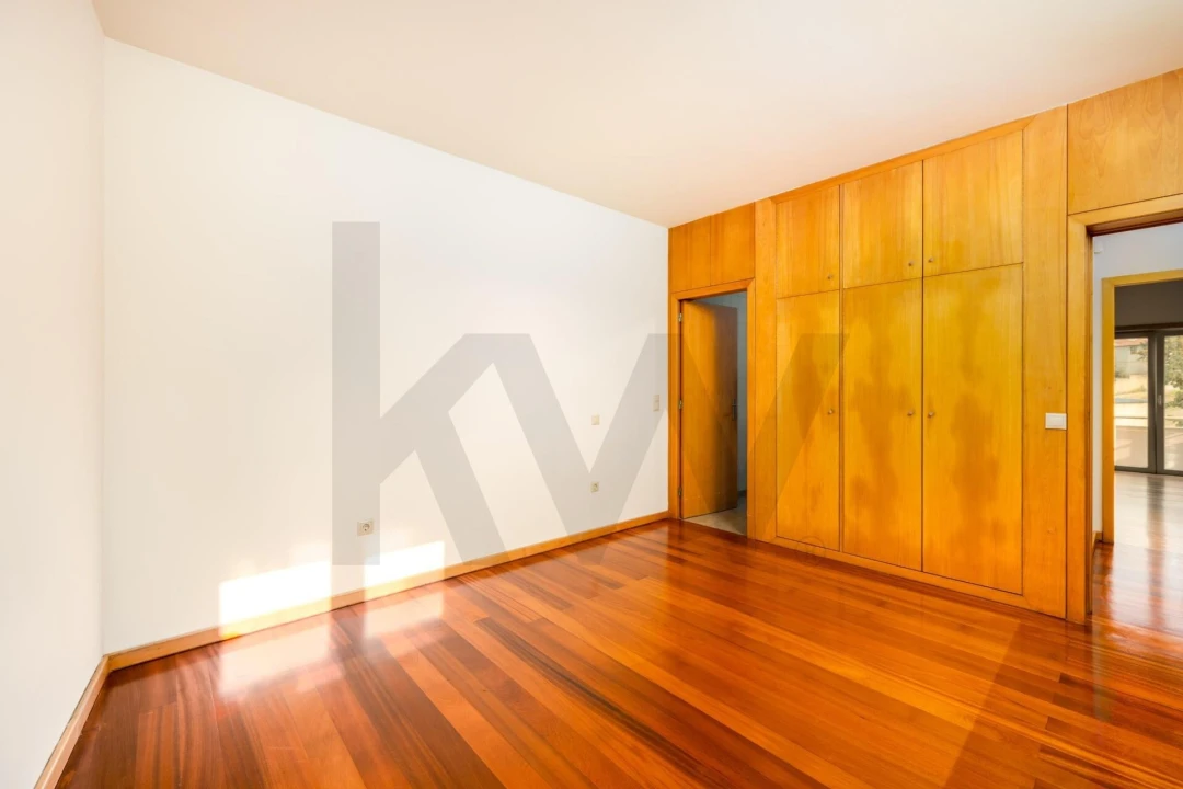 Moradia T5 para Venda em Campo e Sobrado Foto 25