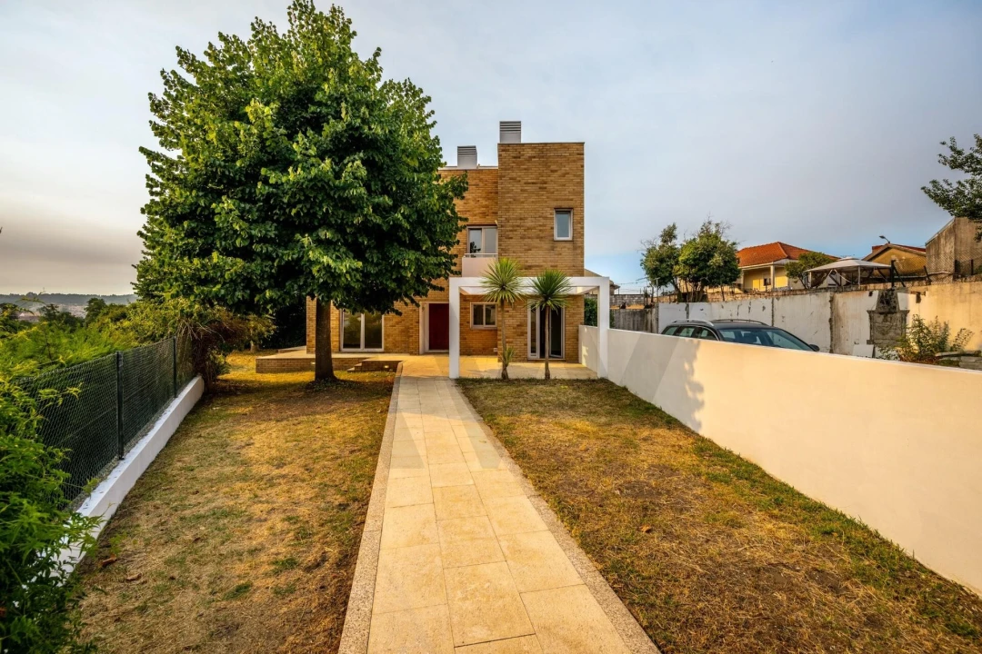 Moradia T5 para Venda em Campo e Sobrado Foto 2