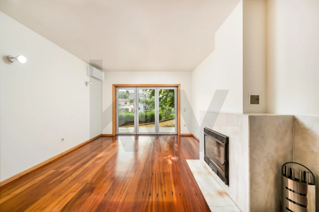 Moradia T5 para Venda em Campo e Sobrado Foto 4