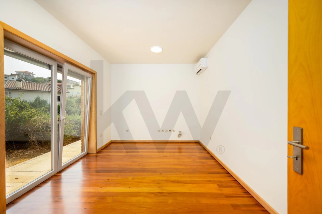 Moradia T5 para Venda em Campo e Sobrado Foto 16