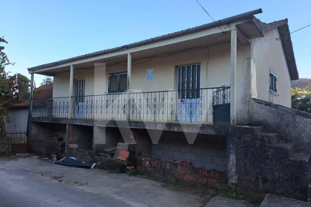 Moradia T3 para Venda em Basto Foto 4