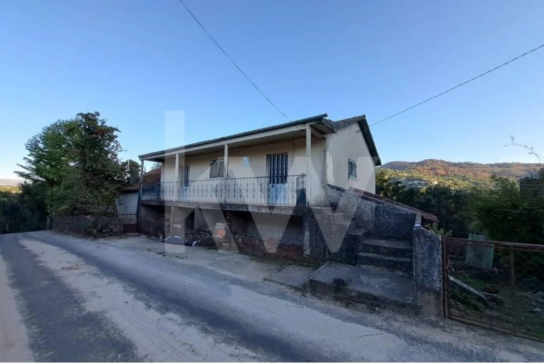 Moradia T3 para Venda em Basto Foto 2