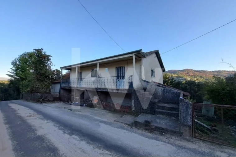 Moradia T3 para Venda em Basto Foto 2