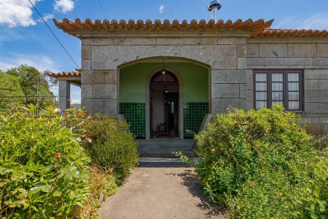 Moradia T5 para Venda em Macieira da Lixa e Caramos Foto 1