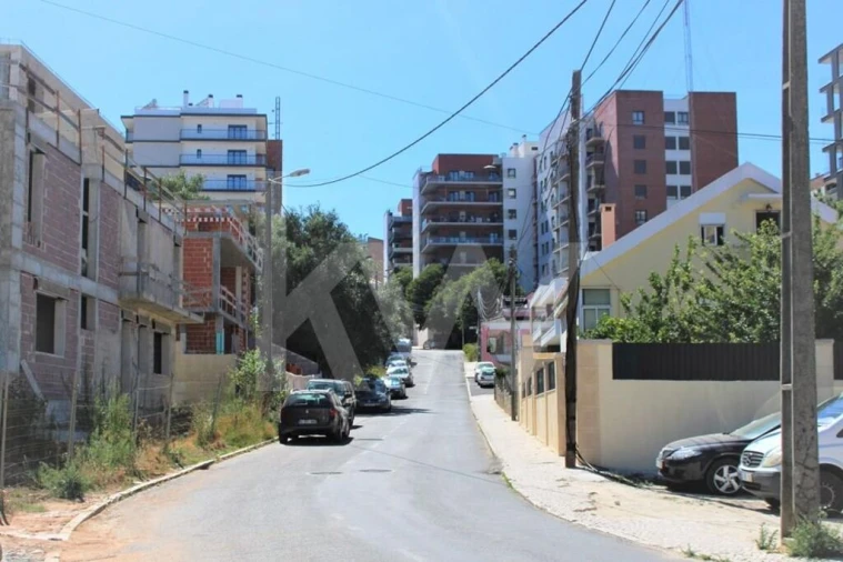 Terreno para Venda em Odivelas