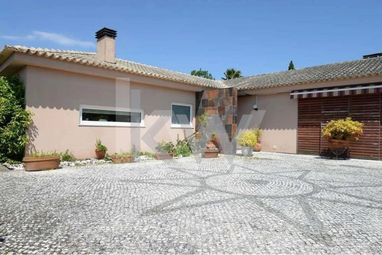 Moradia T4 para Venda em Oliveirinha Foto 4