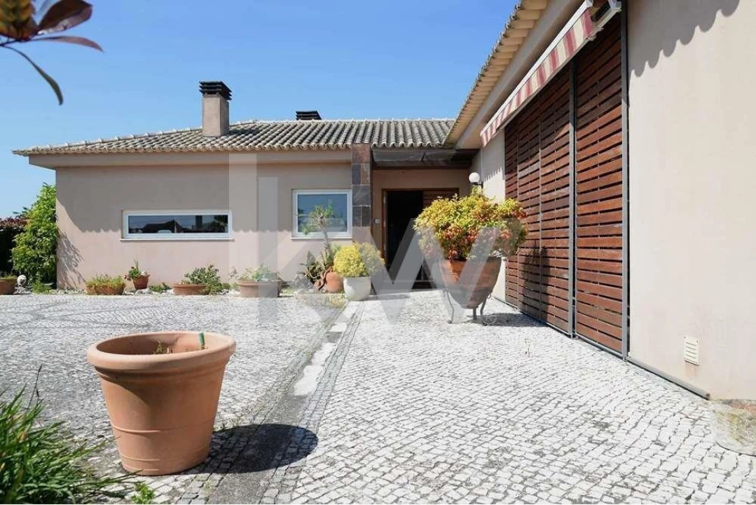 Moradia T4 para Venda em Oliveirinha Foto 1