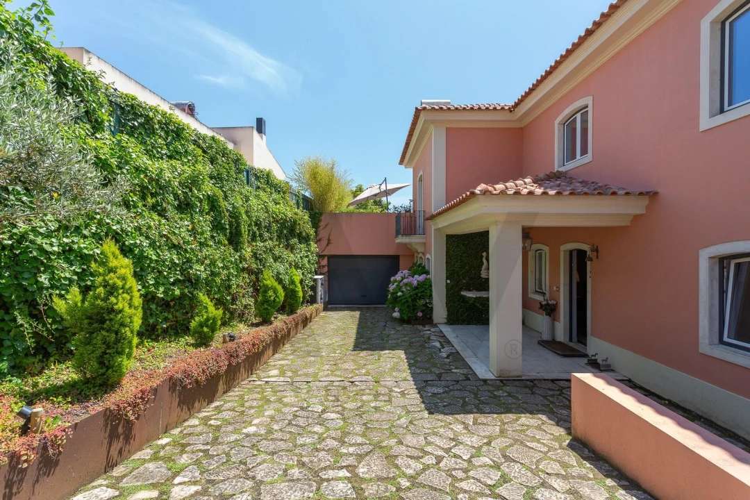 Moradia T5 para Arrendamento em Algés, Linda-A-Velha e Cruz Quebrada-Dafundo Foto 1