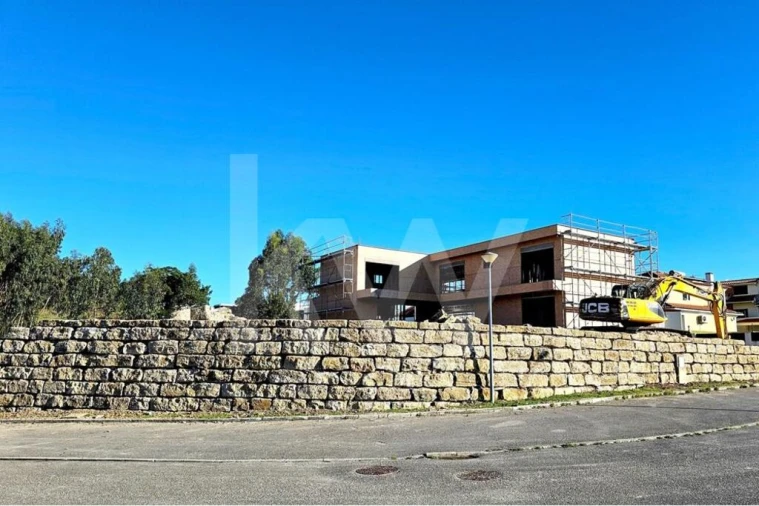 Moradia T4 para Venda em Queluz e Belas Foto 2