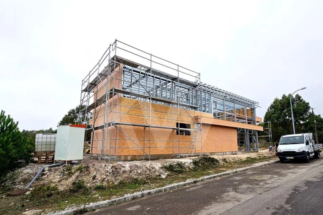 Moradia T4 para Venda em Queluz e Belas Foto 1