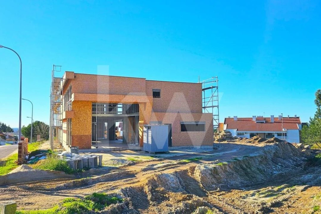 Moradia T4 para Venda em Queluz e Belas Foto 4