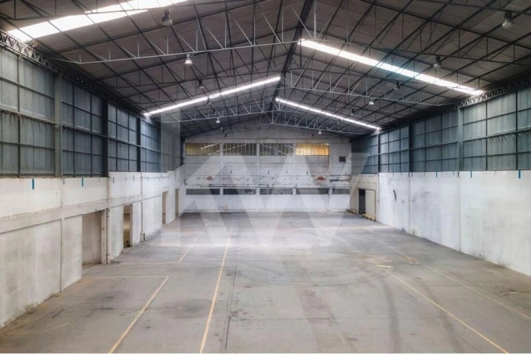 Armazém para Venda em Além da Ribeira e Pedreira Foto 15