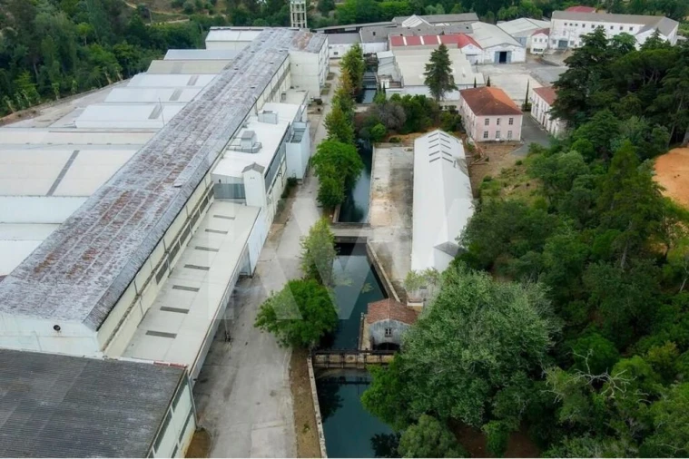 Armazém para Venda em Além da Ribeira e Pedreira Foto 53