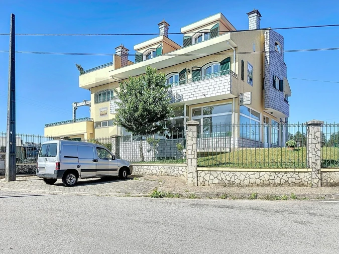 Moradia T5 para Venda em Escapães Foto 2